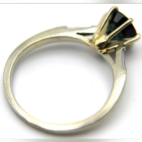 Antique 14 KT White Gold Sapphire Ring with Diamond Baguettes - Size 6 (Tested) - Picture 2 of 7